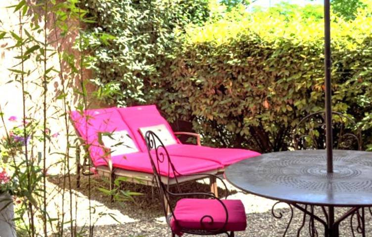 Gîte pour 3 personnes, avec Terrasse ainsi que Jardin et Vue dans Thermes de Gréoux les Bains
