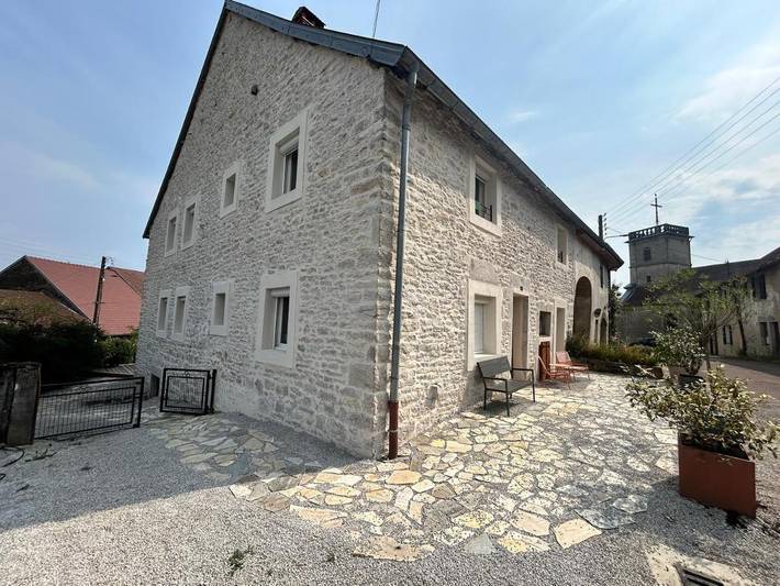 Location de vacances pour 10 personnes, avec jardin et vue à Châtillon (Jura)