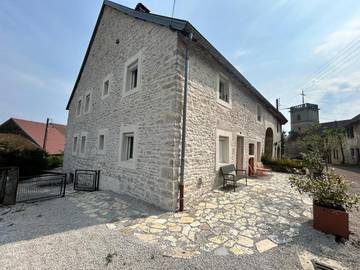 Cottage pour 8 personnes, avec vue et jardin à Châtillon (Jura)