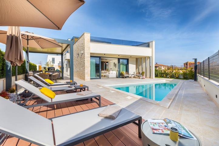 Ferienhaus für 6 Personen, mit Pool und Garten in Nova Vas