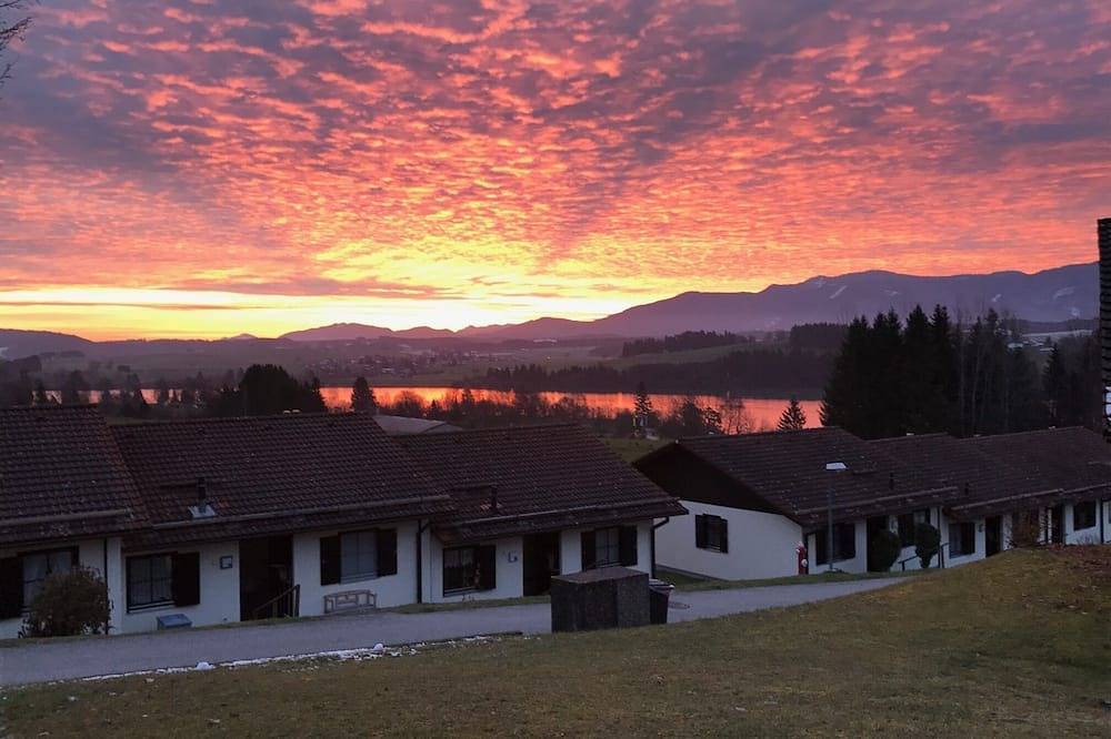 Freundliches Ferienhaus in sonniger Lage und wunderschönem See- und Fernblick in Lechbruck am See, Bayerisch Schwaben