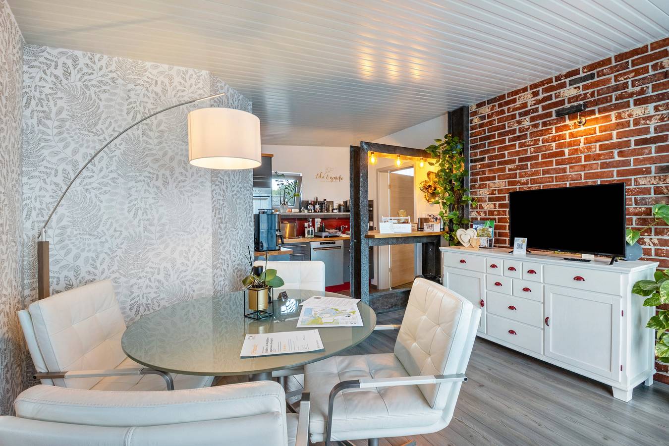 Entire apartment, Your Feel-Good Place Abendgold — Perfect for Families, Large Terrace & Close to the Lake with Free Parking in Großpösna, Neuseenland