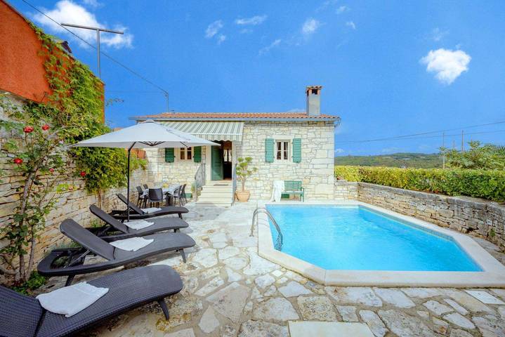 Location de vacances pour 4 personnes, avec Jardin à Tinjan