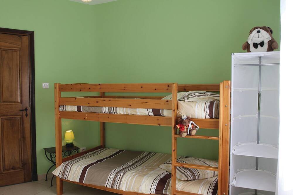 Beautiful home in Apt in APT, Parque natural regional del Luberon