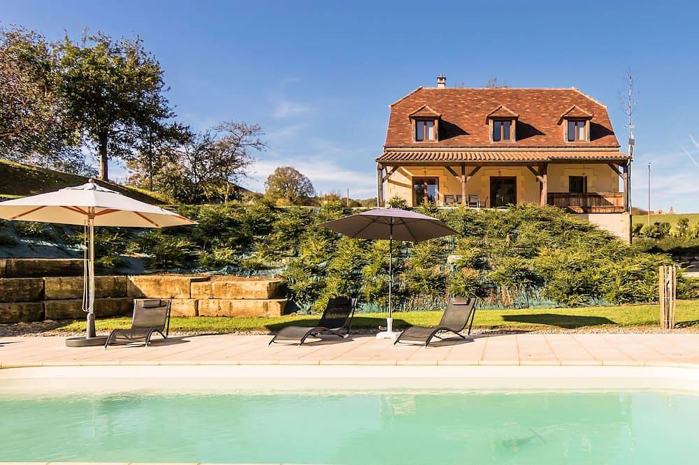 Poolside Luxury Villa in Montignac in Montignac, Périgord Noir
