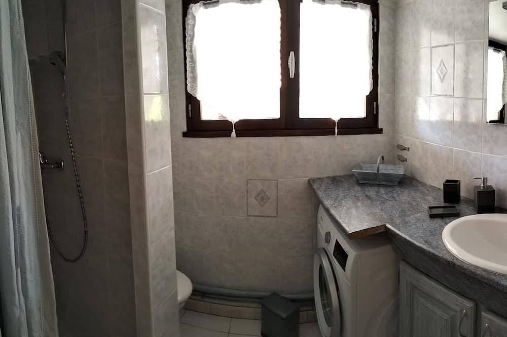 Entire apartment, Studio Avec Terrasse au Calme in Hyeres, Toulon region