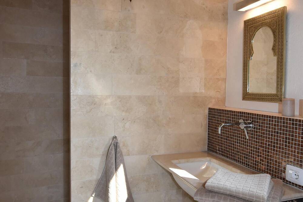 Villa über den Dächern von Maderno mit Pool, Sauna und Sensationsblick!! in Maderno, Toscolano-Maderno