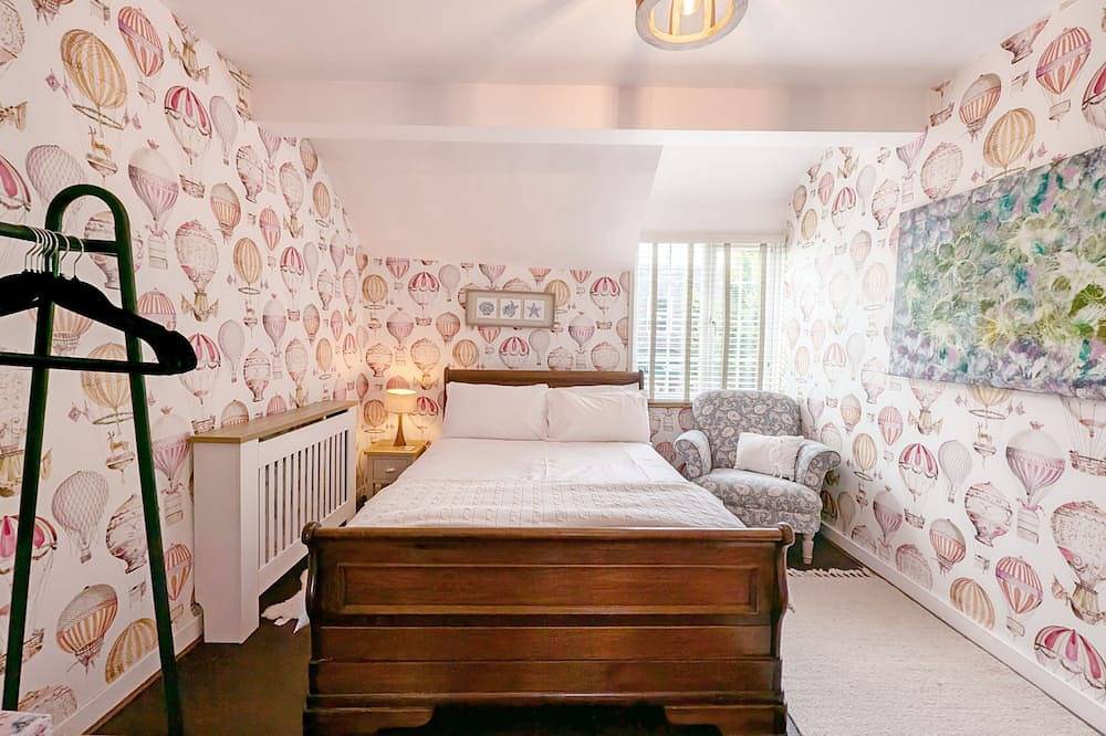 Robins Rest, Billingshurst - sleeps 4 guests  in 2 bedrooms in Billingshurst, South Downs