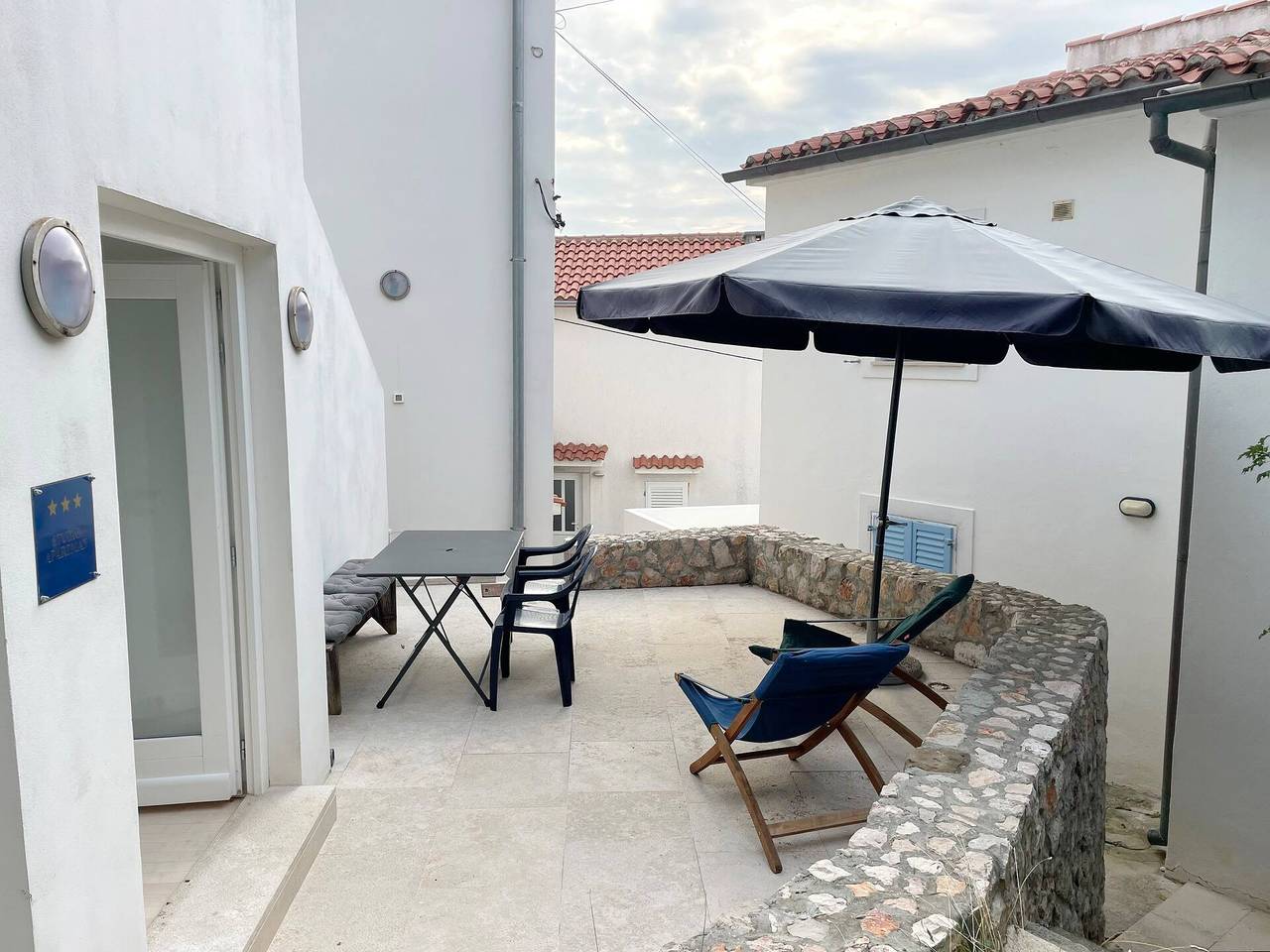 Ganze Wohnung, Studio Apartment Meratti - im Altstadt von Baška, 200 m vom Strand entfernt in Baska, Krk