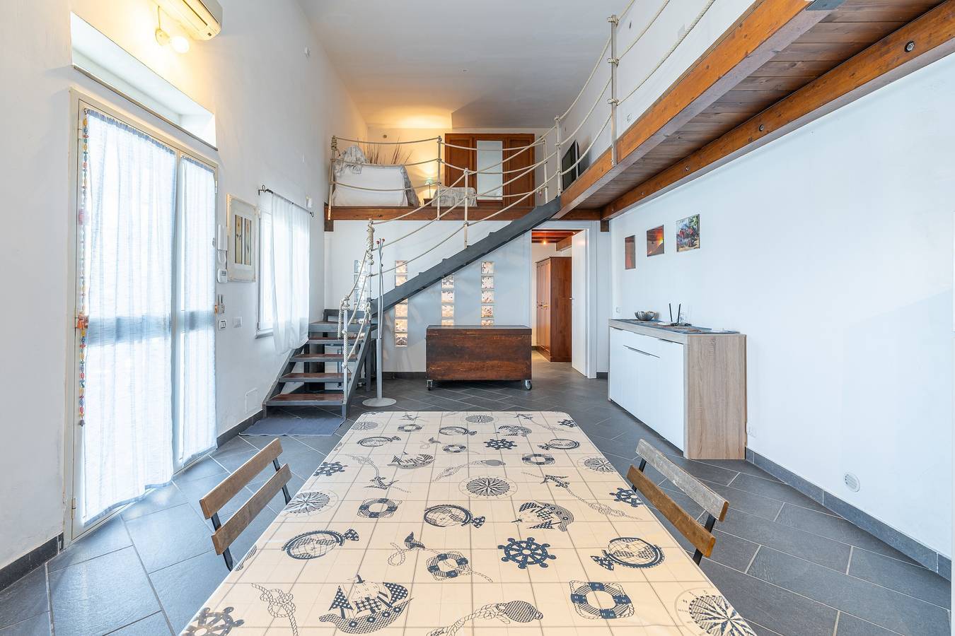 Apartment in Villa 'Il Limone, La Salvia e il Rosmarino' mit Meerblick, privater Terrasse und Wlan in Costa Saracena, Augusta (Gemeinde)