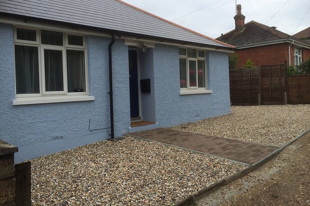 Bungalow In West Cowes Isle Of Wight in Cowes, Isle of Wight