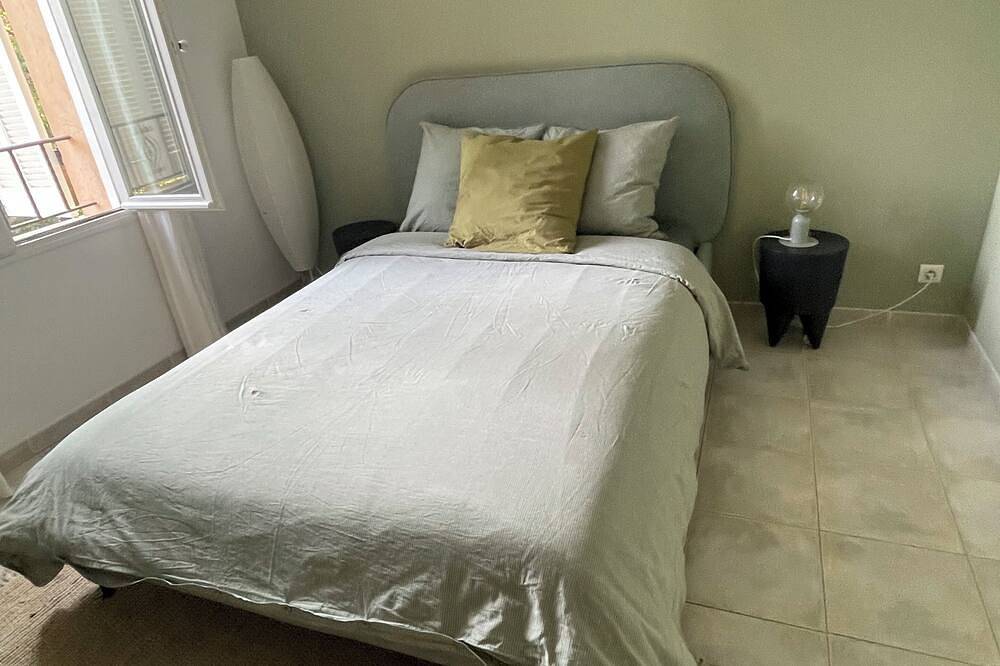 Provencal country house in a pine forest Family comfort. in Rognac, Istres region