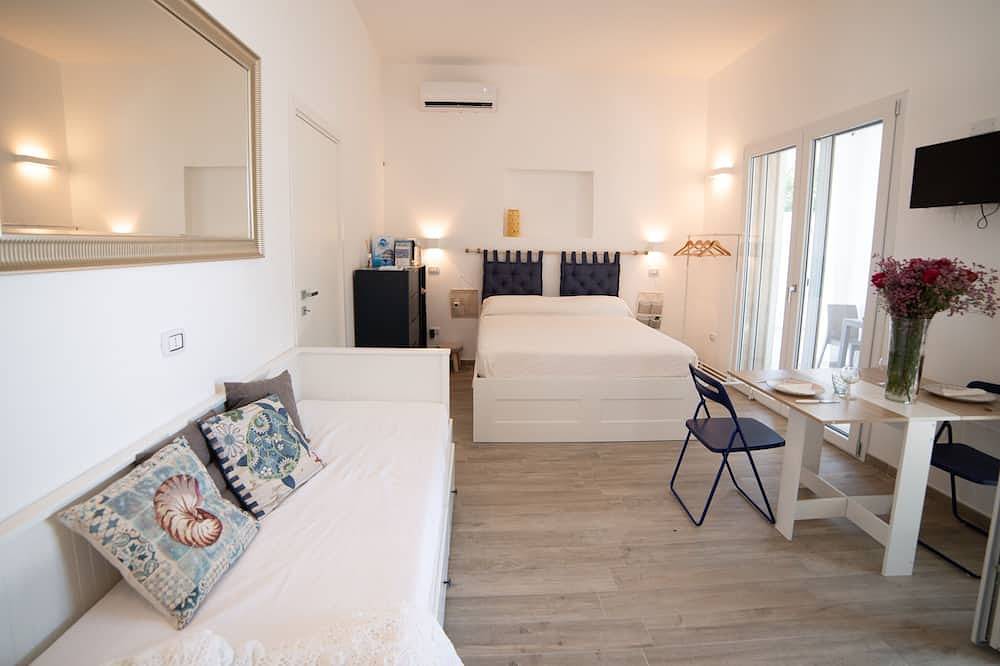 Lupa Di Mare - Ostro (Deluxe studio apartment with garden) in Punta Prosciutto, Golf von Tarent