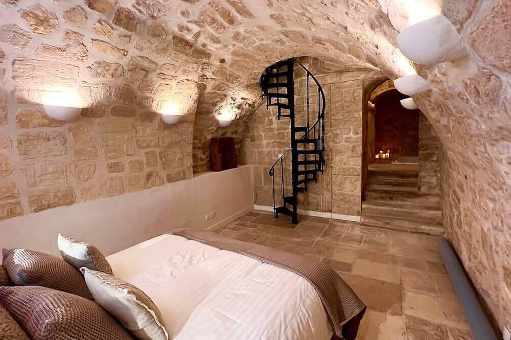 Entire apartment, Serenity :  Meditation at Notre - Dame — Ac in Paris, Ile de France
