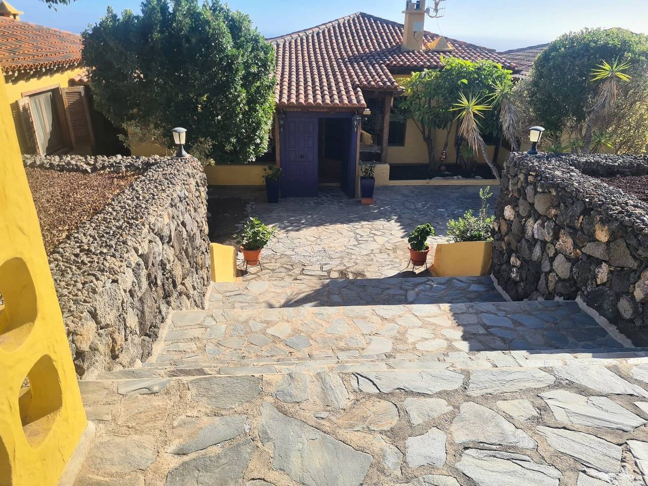 Gran piscina climatizada, jacuzzi, bar, sala de juegos, gimnasio, 2 cuevas, nueva cocina al aire libre in Granadilla de Abona, Tenerife Sur