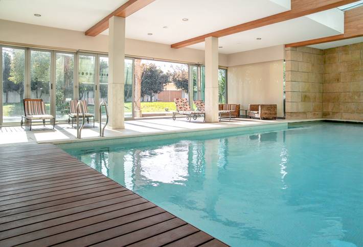 Location de vacances pour 8 personnes, avec Balcon/Terrasse et Jacuzzi ainsi que Terrasse et Piscine dans Rebordões