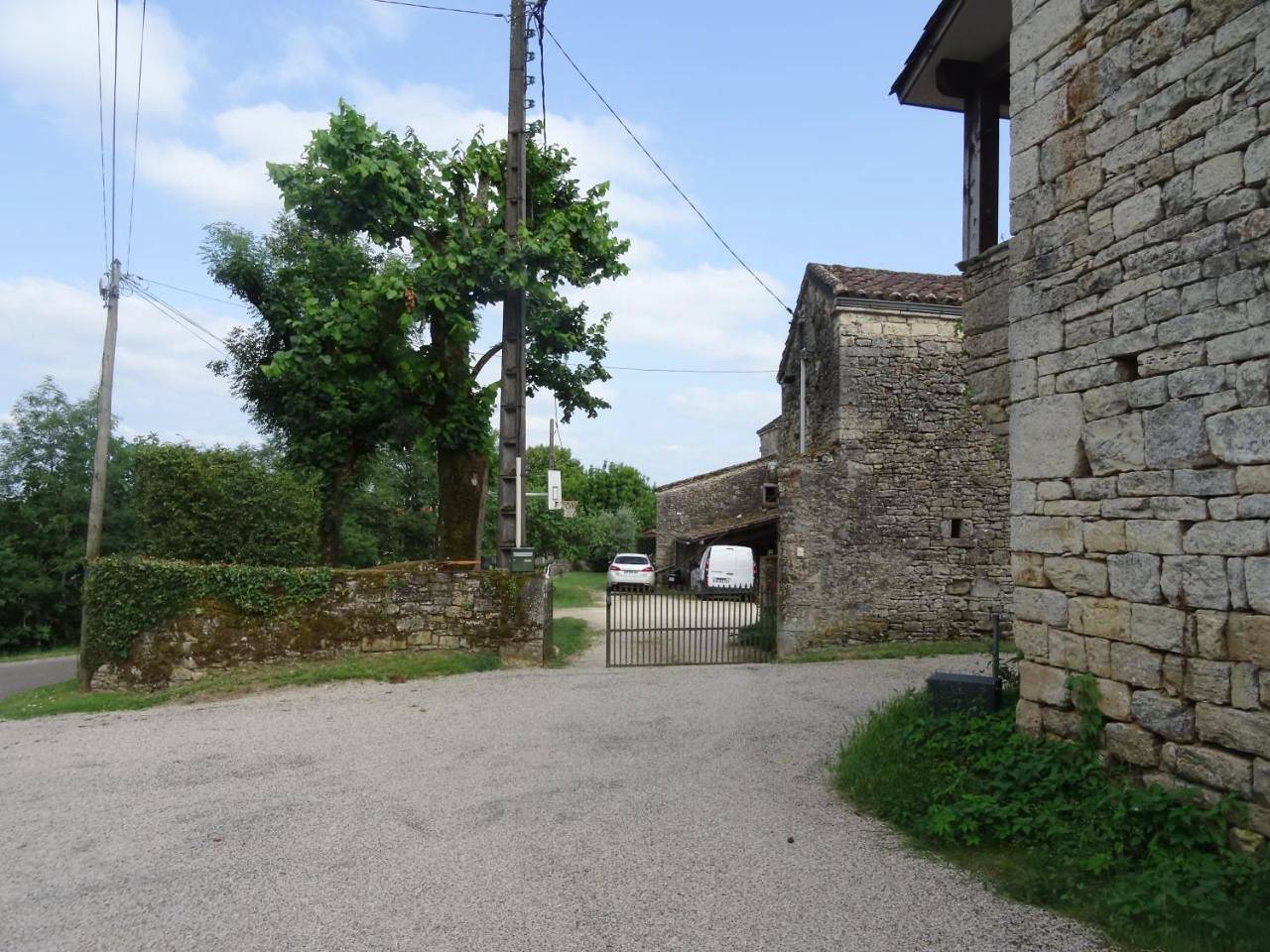 Appartement entier, Studio Apartment in Pontcirq, Quercy