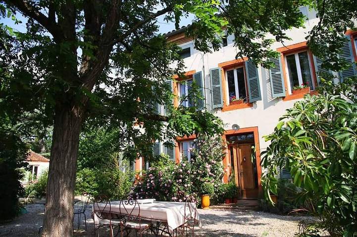 Location de vacances pour 11 personnes, avec Terrasse et Jardin à Ambres