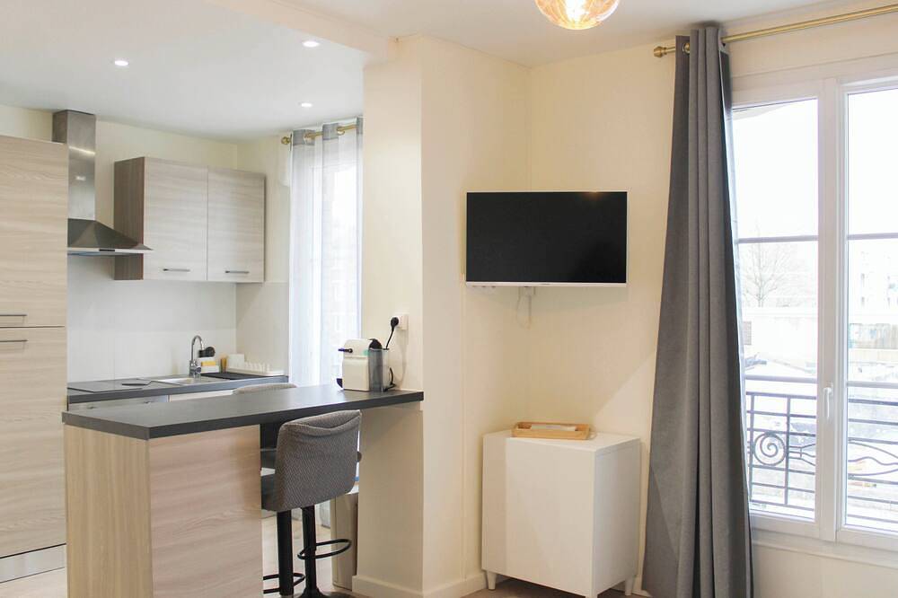 Ganze Wohnung, Bright studio apartment on the outskirts of Paris in Clichy, Hauts-de-Seine