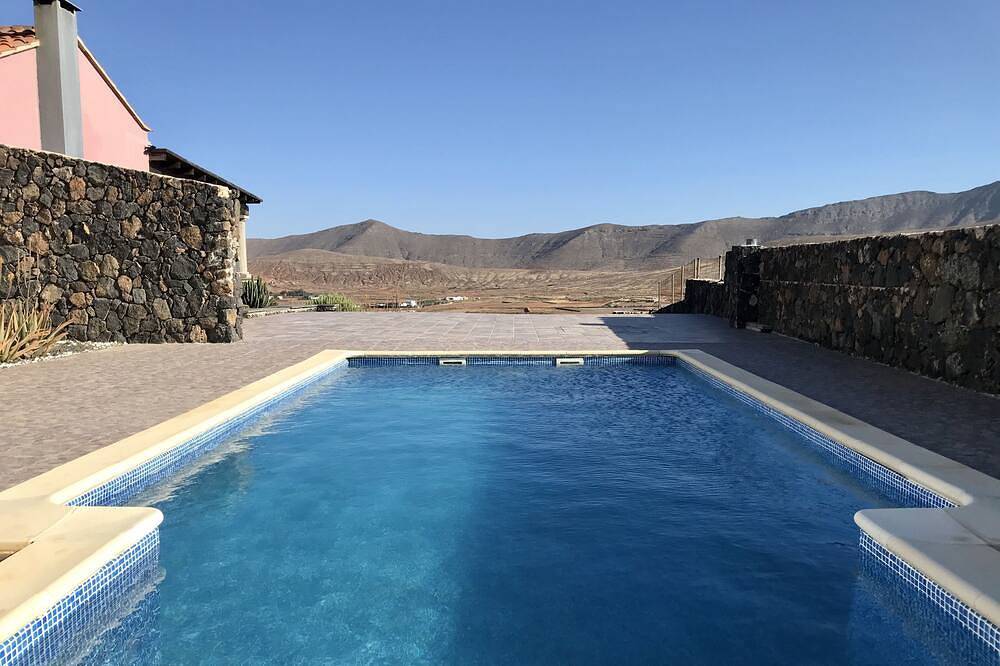 Quiet Rural House Ten Minutes From The Beach in Tetir, Puerto del Rosario