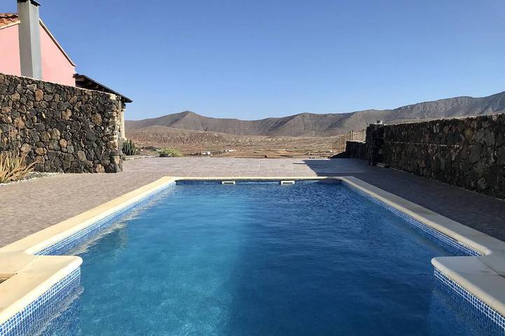 Gîte pour 4 personnes, avec jardin dans Tetir