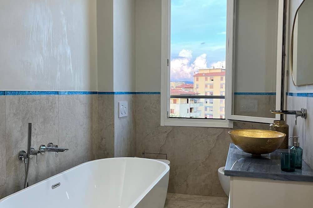 Apartment with two spacious rooms, a bathroom and a kitchen with a balcony. in Isolotto Legnaia, Florence