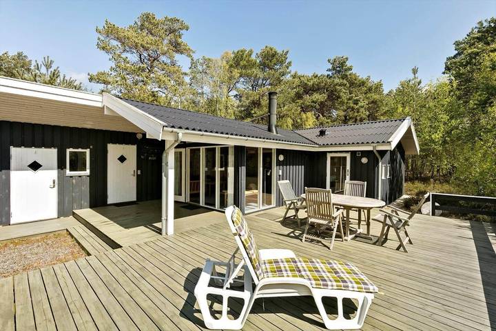 Ferienhaus für 6 Personen, mit Terrasse und Sauna in Svaneke