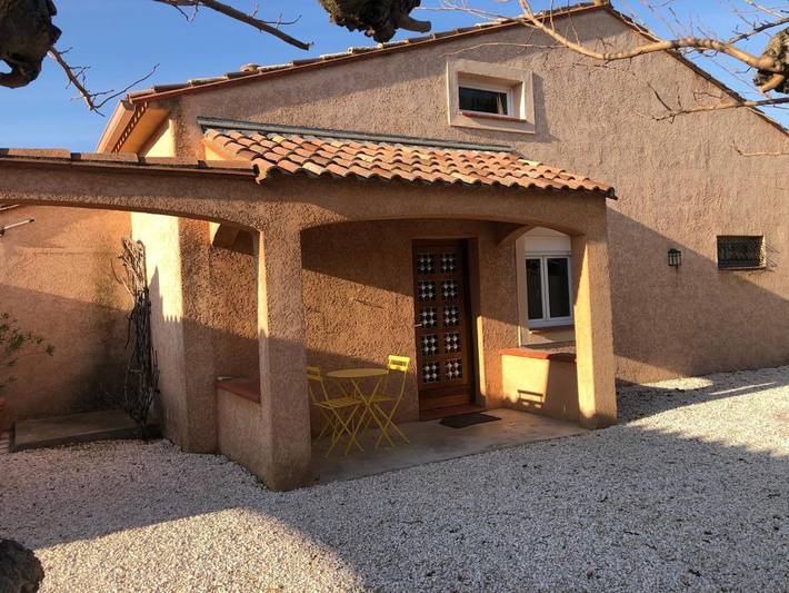 Location de vacances pour 4 personnes, avec vue ainsi que jardin et piscine à Passa - 3