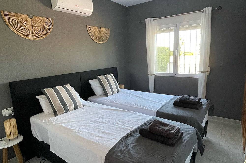 Beautiful villa with pool ideal for 1 or 2 families in Busot, Costa Blanca