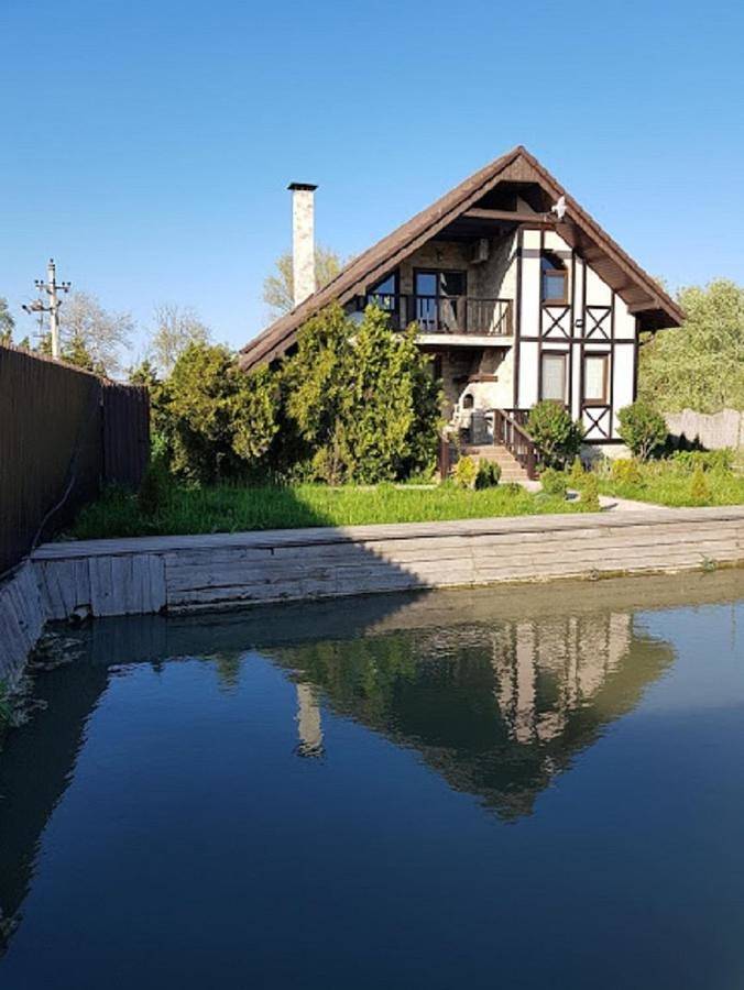 Chalet für 12 Personen, mit Balkon und Whirlpool sowie Terrasse und Garten in der Ukraine