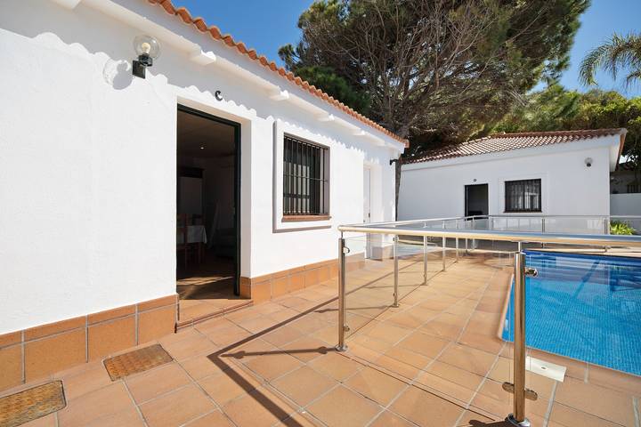 Ganze Wohnung, Ferienhaus "Novobarrosa C" mit Meerblick, Gemeinschaftspool und WLAN in Novo Sancti Petri, Chiclana de la Frontera