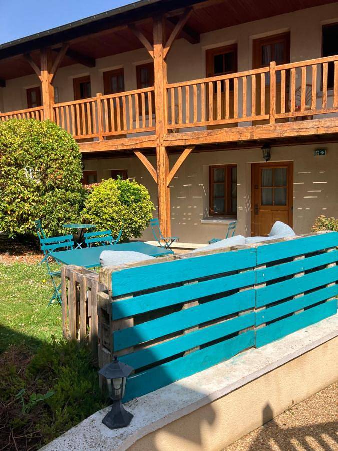 Appart’hôtel pour 2 personnes, avec Terrasse et Jacuzzi ainsi que Jardin et Vue