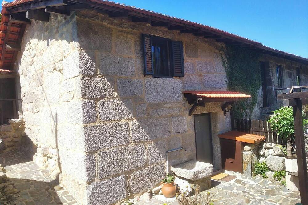 Ninho do Corvo da Urgueira in Macieira de Alcoba, Préstimo e Macieira de Alcoba