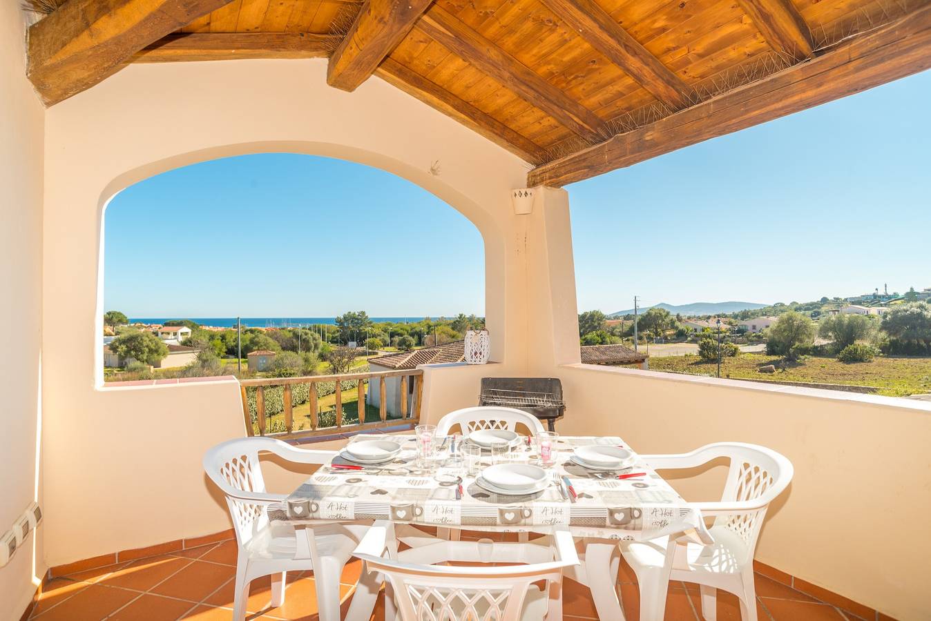 Ganze Wohnung, Ferienwohnung in der Nähe dem Strand mit Balkon, Meerblick und Klimaanlage in Porto Ottiolu, Budoni