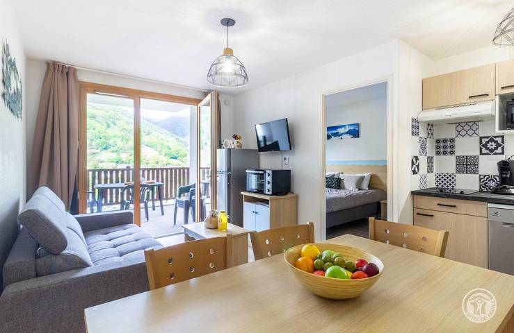 Gîte pour 3 personnes, avec terrasse et piscine