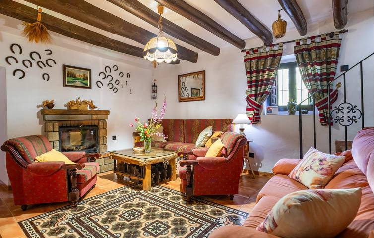 Moderno apartamento con piscina, barbacoa e Internet in Castillo de Locubín, Sierras Subbéticas