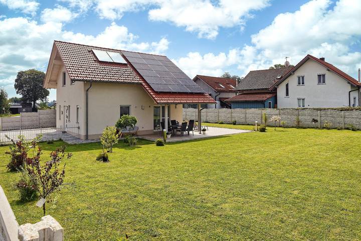 Ferienwohnung für 6 Personen, mit Balkon/Terrasse und Balkon sowie Terrasse und Garten