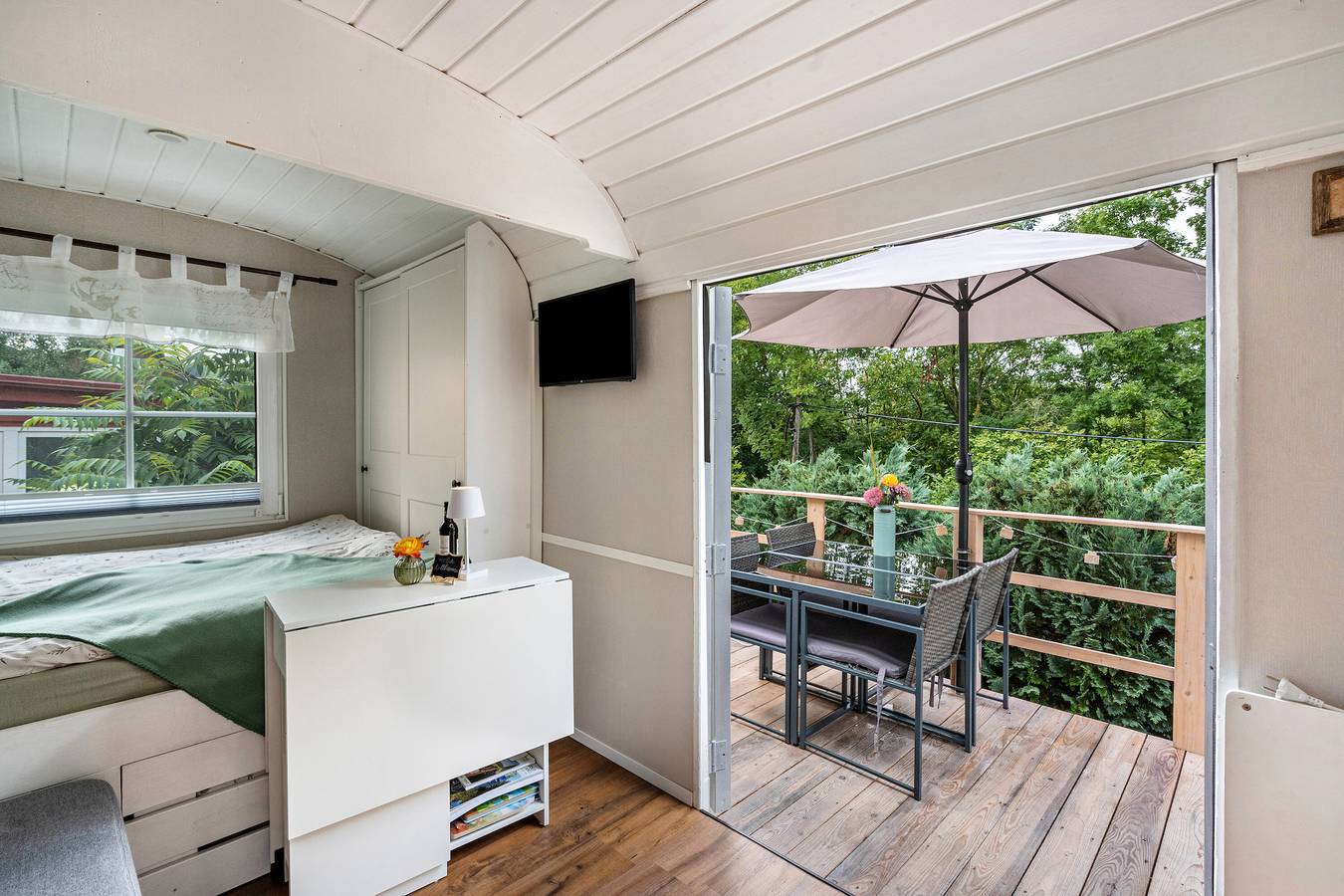 Ganze Ferienwohnung, Tiny Home 'Amselnest' mit Seeblick, privater Terrasse und Wi-Fi in Oelsnitz, Oelsnitz - Vogtland & Umgebung