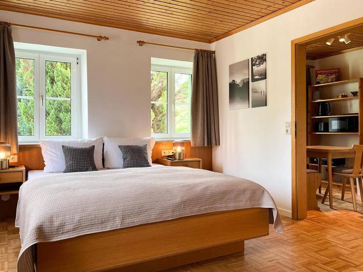 Appart’hôtel pour 4 personnes, avec vue et jardin, animaux acceptés