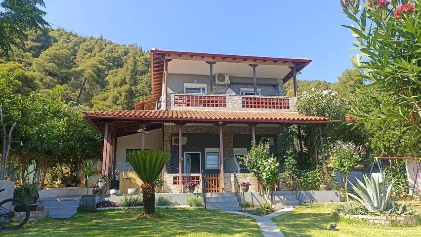 Ferienwohnung für 4 Personen, mit Balkon und Terrasse sowie Garten und Ausblick