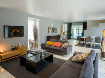 Gîte pour 8 personnes, avec terrasse et piscine, adapté aux familles à Plouguin
