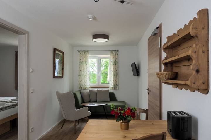 Hel lejlighed, Apartment 5 – Well-Equipped Kitchen, Spacious Outdoor Area, and Beautiful Nature Views in Kirchseeon, Oberbayern