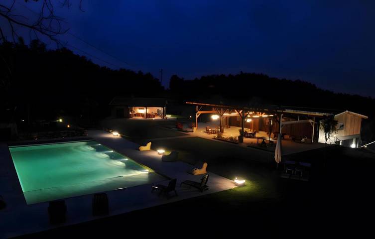 Chalet para 16 personas, con jardín además de piscina para niños y piscina en Bages - 2