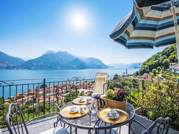 Ferienwohnung für 4 Personen, mit Terrasse und Garten sowie Seeblick in Comune di San Siro