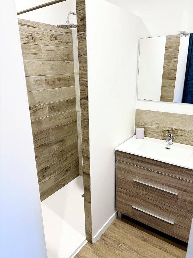 Gîte pour 4 personnes, avec Terrasse et Vue à Lagnieu - 3