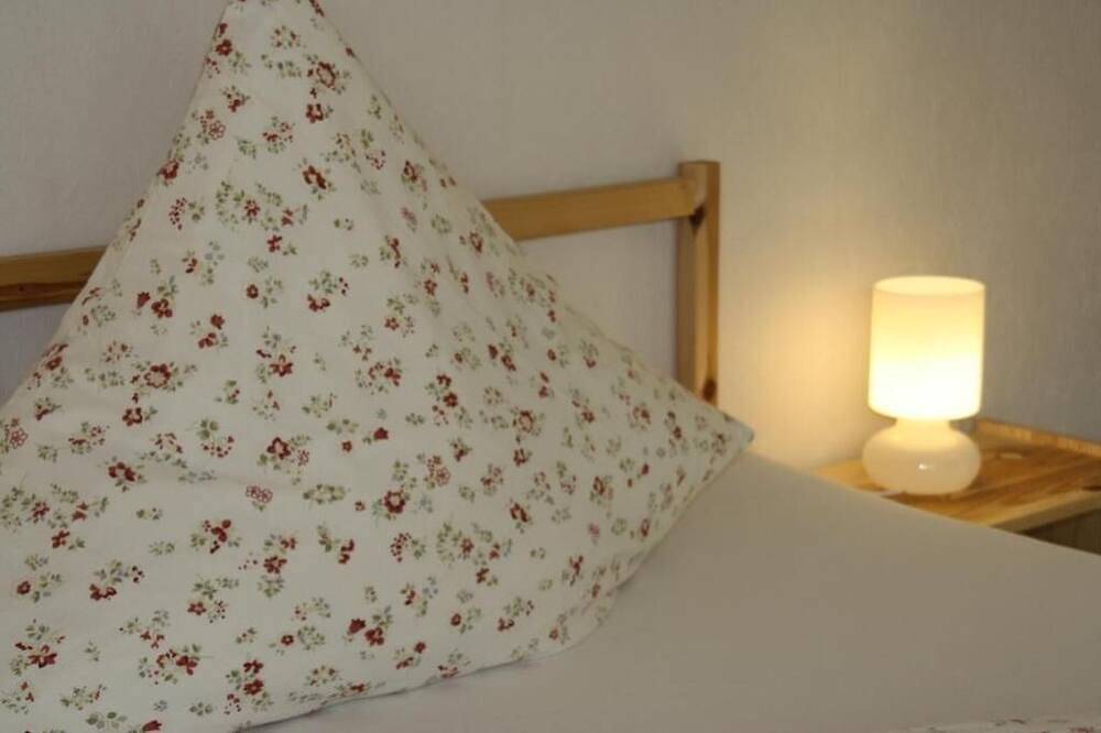 Perfect for craftsmen: affordable double room near the highway in Mönchengladbach, Lower Rhine