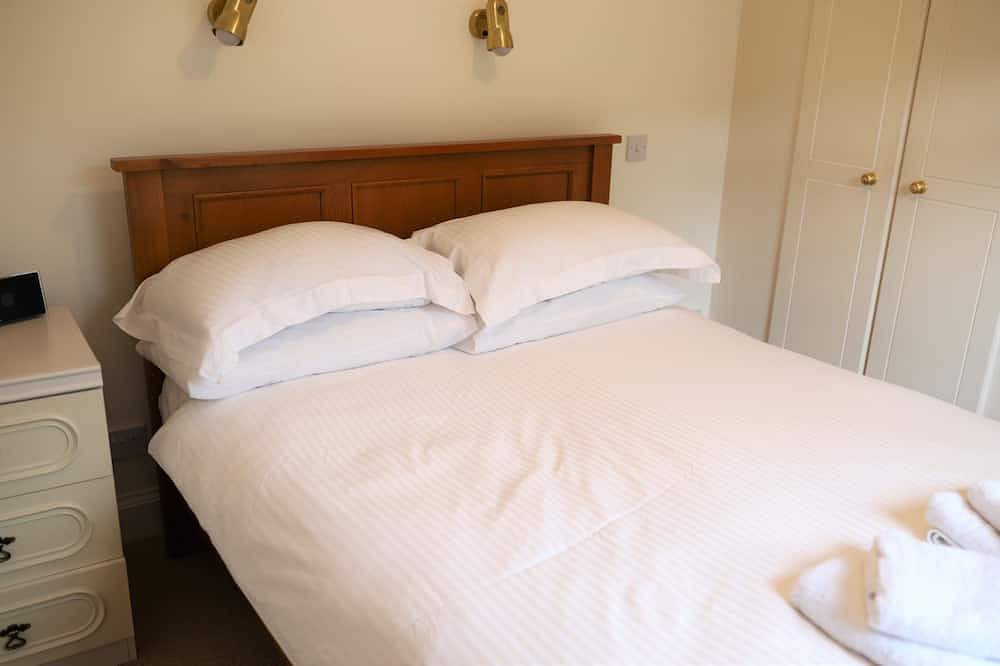 The Bridge - sleeps 6 guests  in 3 bedrooms in Kippford, Dumfries and Galloway