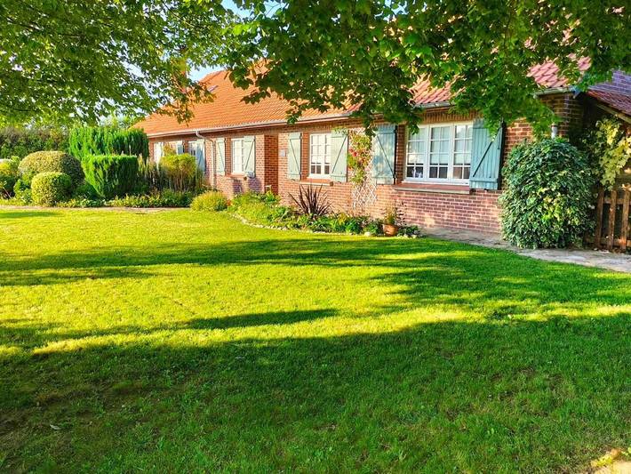 Location de vacances pour 2 personnes, avec Terrasse et Jardin ainsi que Piscine et Sauna à Verton