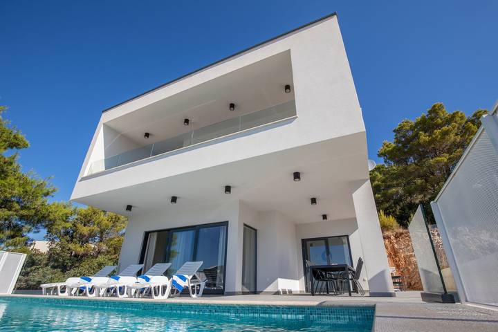 Ferienhaus für 6 Personen, mit Balkon und Garten sowie Pool und Ausblick