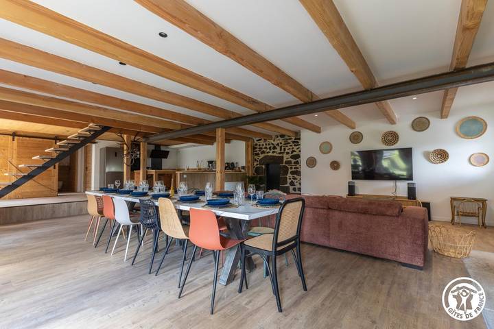 Maison de vacances pour 15 personnes, avec Terrasse ainsi que Jardin et Vue dans le Puy-de-Dôme